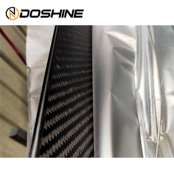 뜨거운 프레스 탱크에서 생산 된 탄소 섬유 플레이트